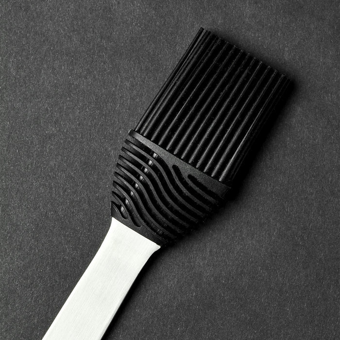 A closeup of the brush bristles of the HexClad BBQ braiser.