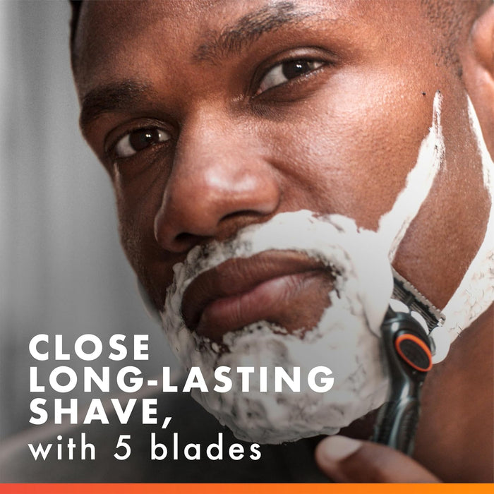 microcomb hair-guiding structure to direct hair into the blade path