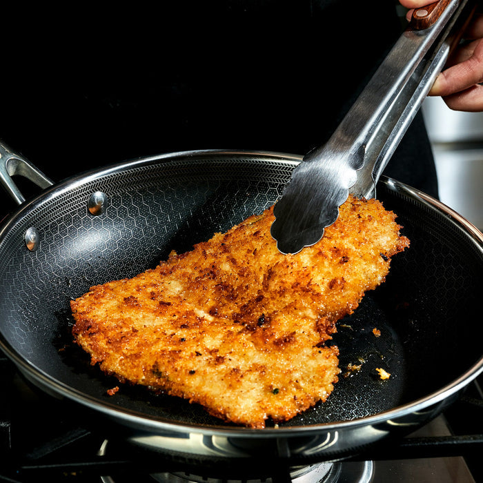 Cooking crispy chicken with the HexClad 10' frying pan
