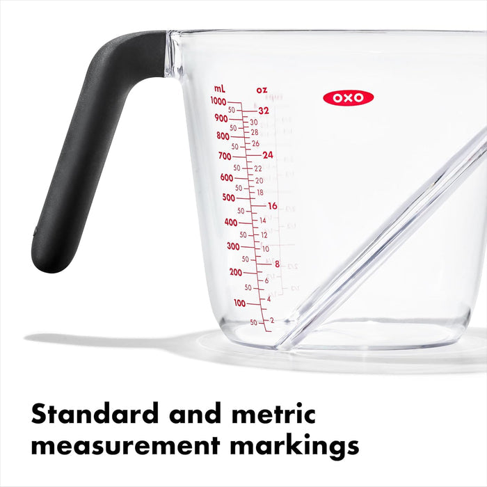 dual-scale markings in cups, ounces, and milliliters that resist wear
